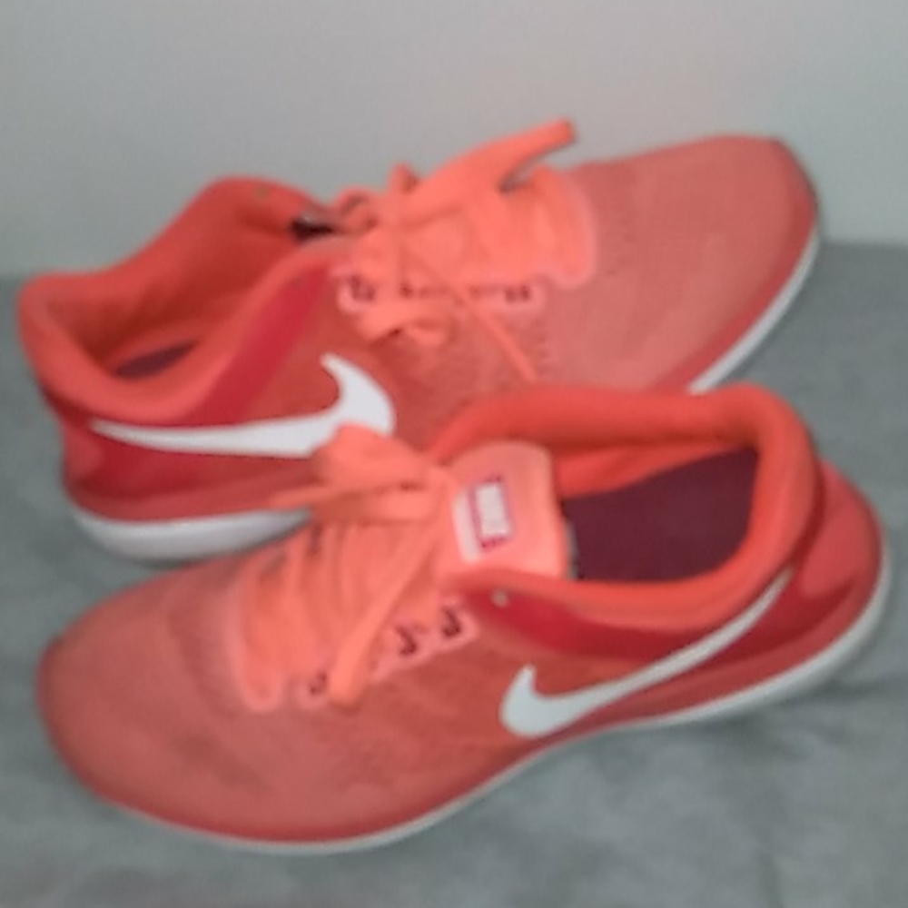 Nike's - Picture 2 of 2